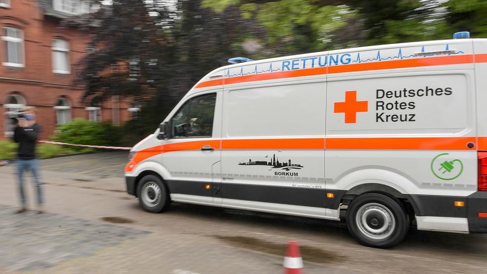 Derzeit ist die Rettungswache des DRK Leer noch an der Heisfelder Straße. Wo sie nun hinkommen soll, ist offen. Foto: Ortgies/Archiv