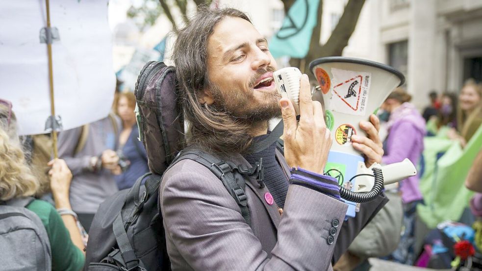 Marcus Decker sitzt derzeit in einem englischen Gefängnis, die konservative Regierung will ihn jedoch nach Deutschland abschieben. Foto: Just Stop Oil