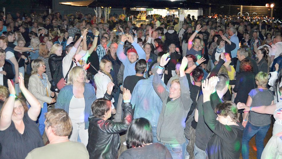 „Der Hitmixer“ Gerold Pruin heizte den Partygästen auch bei früheren Auflagen des Seefestes ein. Foto: Weers