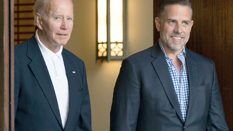 Die Vergehen des Hunter Biden (r.) bringen seinen Vater, US-Präsidenten Joe Biden (l.) , in politische Schwierigkeiten. Foto: AP/ dpa/Manuel Balce Ceneta