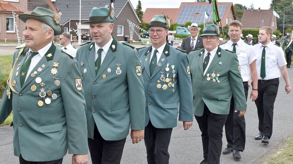 Am Sonntag fand in Ostrhauderfehn der Schützenumzug statt. Foto: Zein