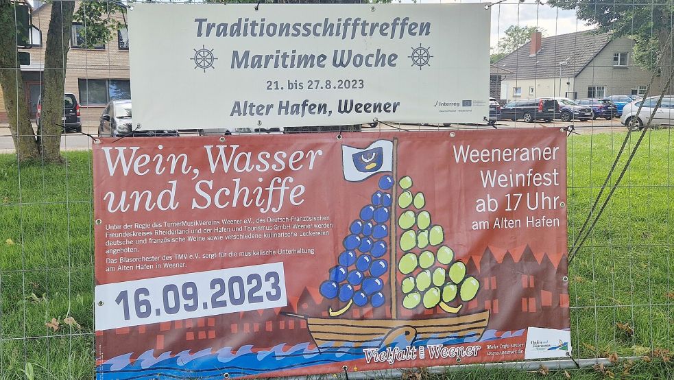 Im Stadtgebiet von Weener weisen bereits Plakate auf die beliebte Veranstaltung hin, die sich schon weit über die Grenzen des Rheiderlands hinaus einen Namen gemacht hat. Foto: Gettkowski