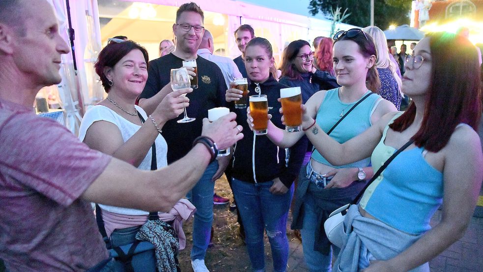 Die Besucher ließen sich in den vergangenen Jahren die verschiedenen Biere und Weine schmecken.