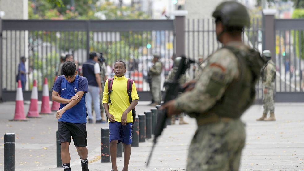 Unter hohen Sicherheitsvorkehrungen wählt Ecuador am Sonntag einen neuen Präsidenten. Foto: dpa/AP/Martin Mejia