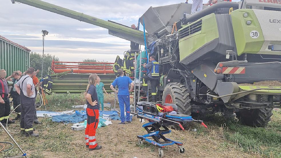 Der folgenschwere Arbeitsunfall mit einem schwerverletzten 25-Jährigen ereignete sich auf einem Feld in Mecklenburg-Vorpommern. Foto: Stefan Tretropp