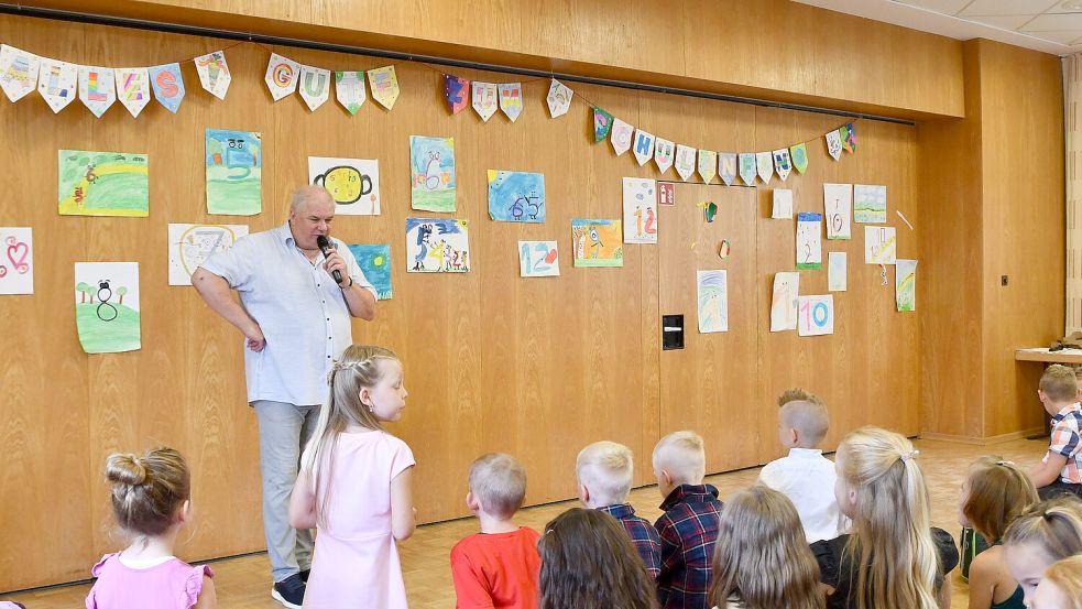 In der Grundschule Völlenerfehn wurden am Samstag 57 Kinder eingeschult. Foto: Scherzer