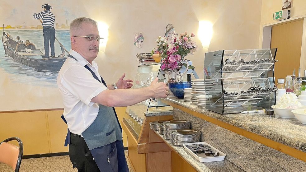 Der Eiscafé-Betreiber Angelo Sossai half bei der Festnahme des 29-Jährigen in seinem Lokal. Foto: Schuurman