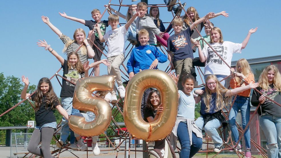 Das Schulzentrum Saterland in Ramsloh feiert sein 50-jähriges Bestehen. Am Freitag gibt es dazu einen Festakt in der Aula, am Nachmittag Bühnenprogramm, und am Sonnabend steigt eine Ehemaligenparty. Foto: SZS Saterland