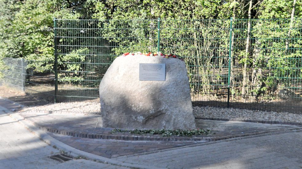 Der neue Gedenkstein hat seinen Platz an der Ecke Ohlthaverstraße / Wendekamp gefunden. Foto: Wolters