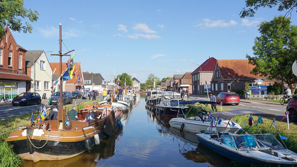 Die Boote liegen bis Sonntagnachmittag in Rhauderfehn. Foto: Hagewiesche