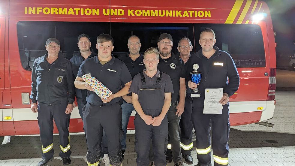 Das Team aus Jemgum gewann den spannenden Wettkampf. Fotos: Markus Bruns/Feuerwehr