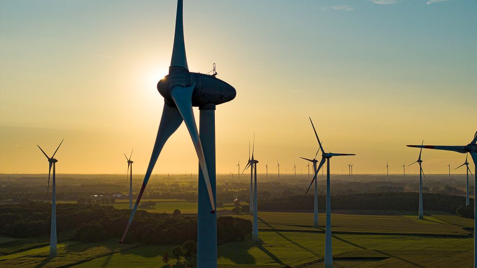 Deutschlands Landkreise fordern eine Strompreis-Reform, damit der Strom für die Menschen und Unternehmen in Windkraft-Regionen billiger statt teurer wird als in Ländern mit wenig Tempo bei der Energiewende. Foto: www.imago-images.de