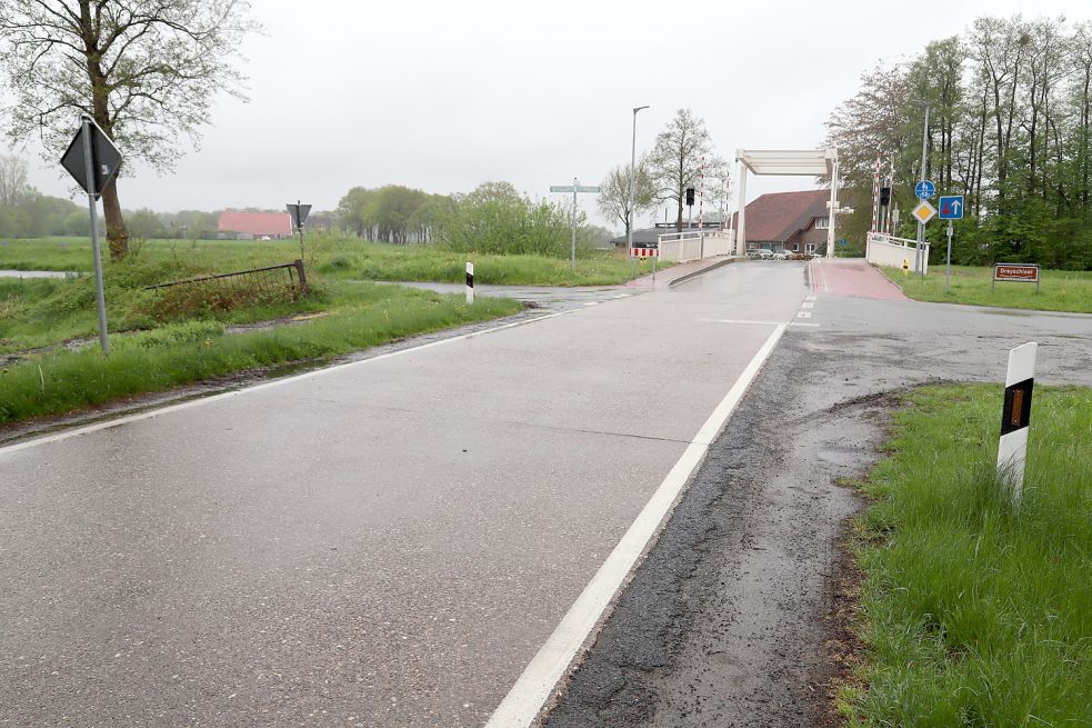 Das der Geh- und Radweg an der Deichstraße ( K 307) nicht bei der Brücke Roggenberg sozusagen an Kreisgrenze endet, sondern Richtung Detern weitergeführt wird, das wünscht sich die Gemeinde Barßel Foto: Passmann