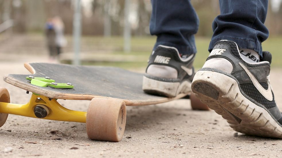 Mit einem elektrischen Langboard – ähnlich wie das abgebildete nur mit einem Motor – ist ein Mann verunglückt. Symbolfoto: Pixabay