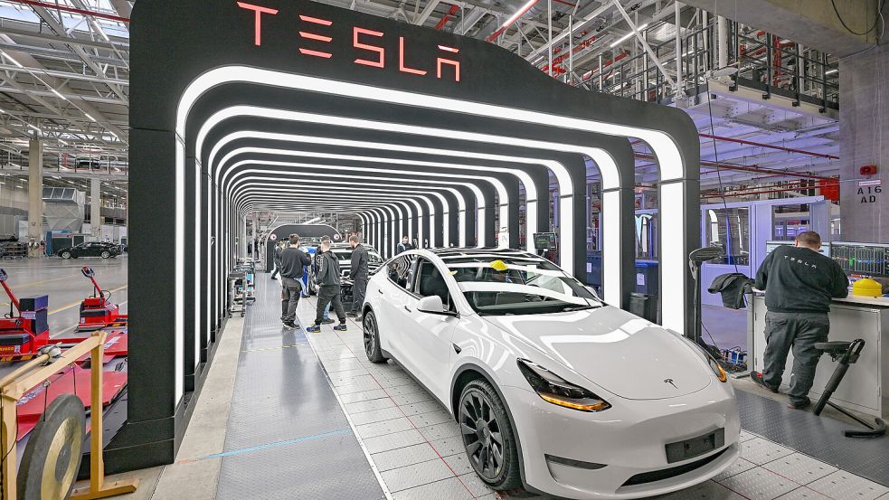 Der US-amerikanische Autobauer Tesla unterhält eine Fabrik im brandenburgischen Grünheide. Foto: dpa/Patrick Pleul