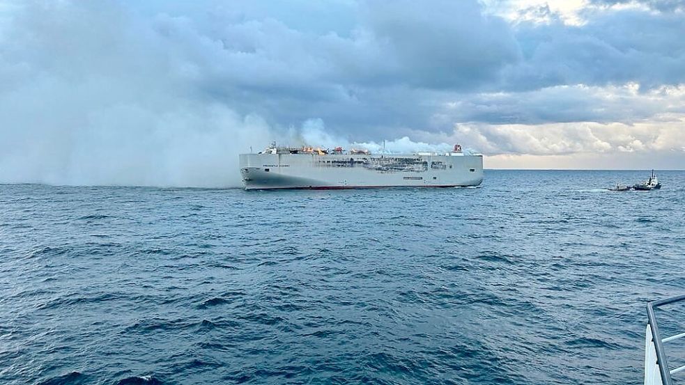 Seit Mittwoch brennt das Schiff in der Nordsee. Archivfoto: Küstenwache