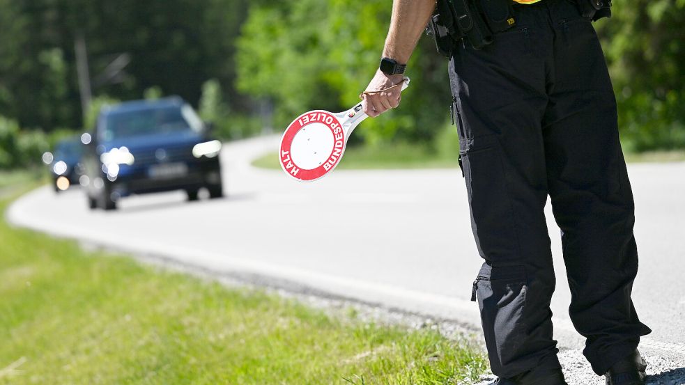 An der österreichischen Grenze zur Slowakei gibt es vorerst wieder Grenzkontrollen. Foto: dpa/Angelika Warmuth