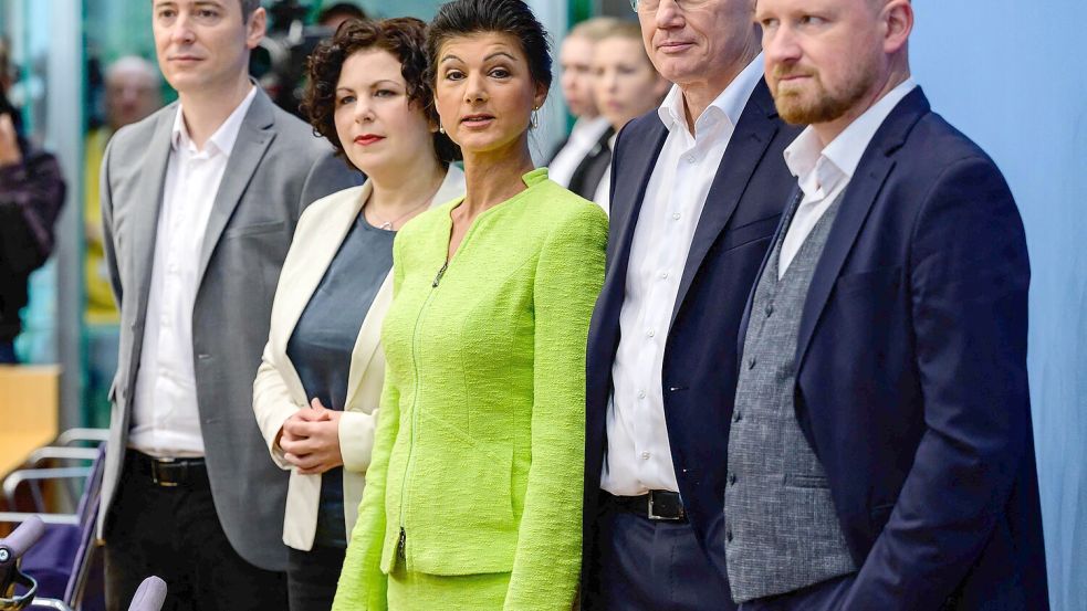 Sahra Wagenknecht und ihre Mitstreiter (v.r.) Christian Leye, Ralph Suikat, Amira Mohamed Ali und Lukas Schön bei der Vorstellung ihres Bündnisses in Berlin. Foto: AFP/JOHN MACDOUGALL