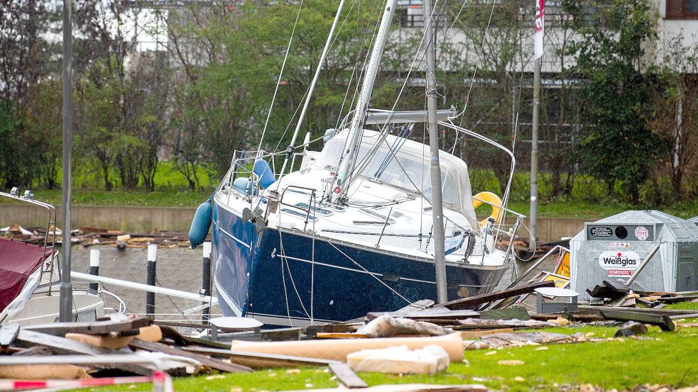 Nach der Sturmflut in Schleswig-Holstein wird das Ausmaß der Schäden sichtbar. Foto: dpa/Daniel Bockwoldt