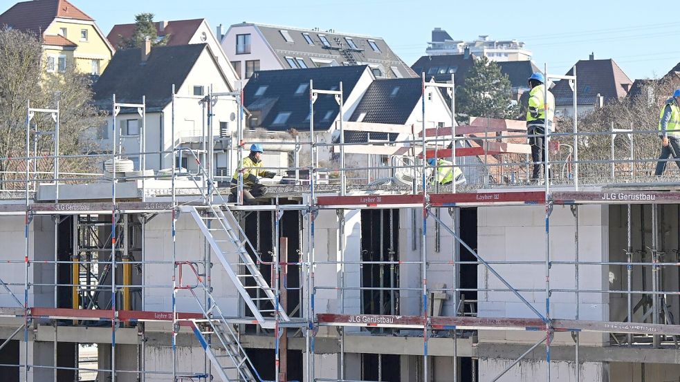 Der Preis fürs Wohnen treibt die Lebenshaltungskosten nach oben, doch der Staat scheitert regelmäßig am selbstgesteckten Ziel, ausreichend bezahlbaren Wohnraum zu schaffen. Foto: Bernd Weißbrod/dpa