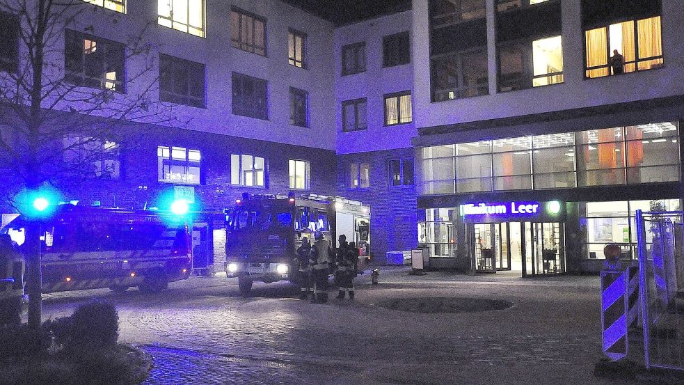 Die Feuerwehr war am Klinikum Leer im Einsatz. Foto: Wolters