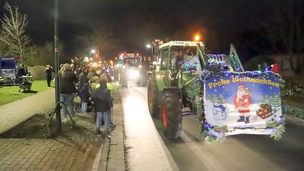 An dem Adventsumzug können Fahrer und gegebenenfalls Beifahrer sowohl von modernen Schleppern als auch von Oldtimern teilnehmen. Foto: Landjugend