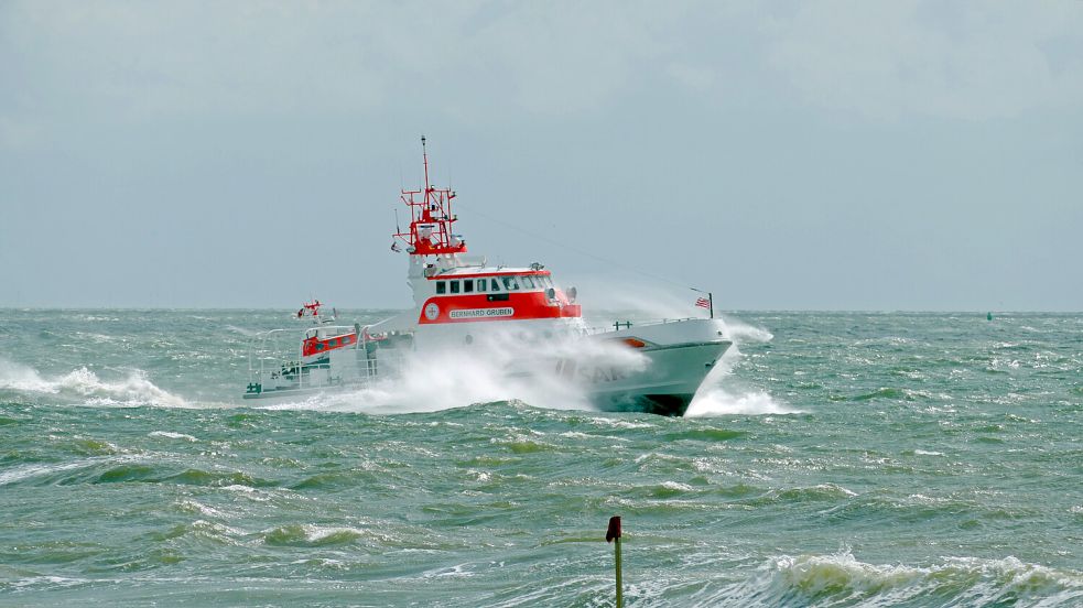 Auch der Seenotkreuzer Bernhard Gruben ist zur Unglücksstelle ausgerückt. Foto: DGzRS/Frank Kahl