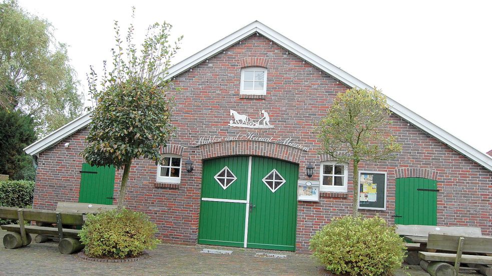 Im Mühlen- und Heimatmuseum an der Mühle in Scharrel können Paare sich künftig trauen lassen. Die Gemeinde Saterland hat das Gebäude als Trauzimmer gewidmet. Archivfoto: Fertig