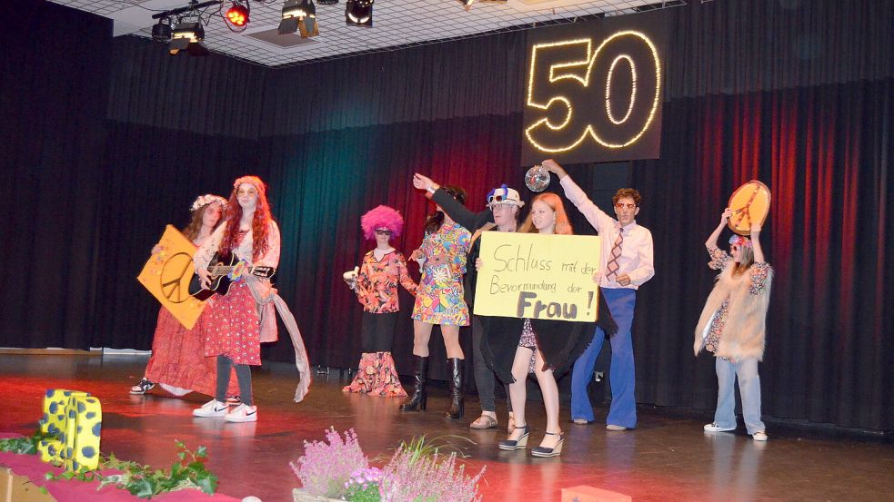 Die Haupt- und Realschule Saterland feierte im September in Ramsloh mit einem bunten Programm ihr 50-jähriges Bestehen. Foto: Fertig