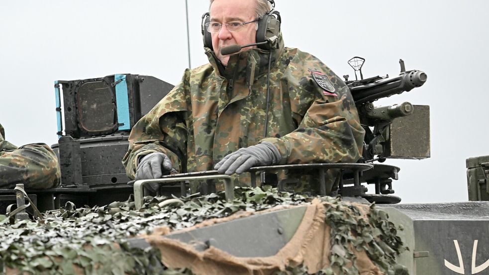 Besuch beim Panzerbataillon 203: Verteidigungsminister Boris Pistorius (SPD). Foto: dpa/Federico Gambarini