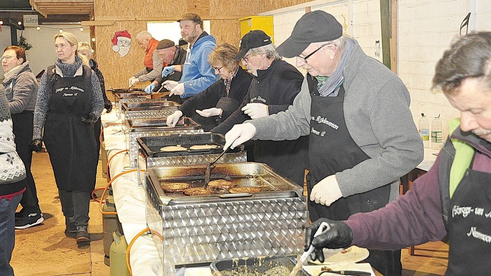 In Neermoor wurde fleißig gebrutzelt. Foto: Wolters