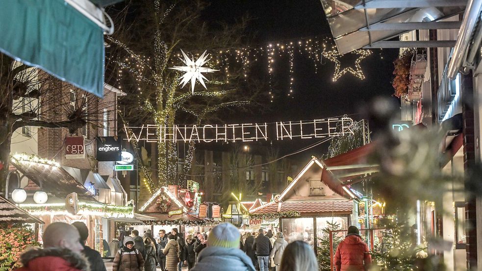 In der Adventszeit besuchten Tausende Menschen die Leeraner Innenstadt. Foto: Ortgies/Archiv