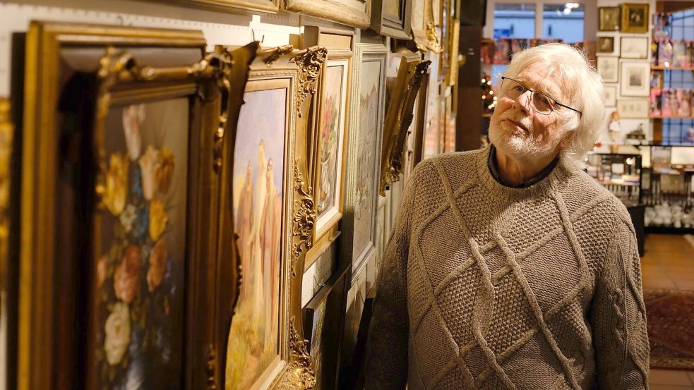 Bereitet seine 192. Auktion vor: Werner Meyer versteigert Kunst und Antiquitäten in seinem Auktionshaus an der Löninger Straße in Cloppenburg. Foto: Niemeyer