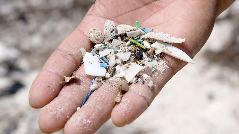 Eine Forschungsstudie kam zu dem ungeheuren Schluss, dass etwa 414 Millionen Plastikmüllstücke die Strände der Inseln bedecken. Foto: imago images/AAP/Bianca de Marchi