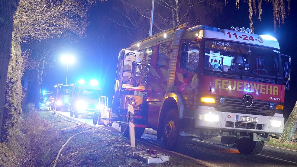 In Dötlingen im Landkreis Oldenburg hat sich am Sonntag ein schwerer Unfall ereignet. Foto: NWM-TV