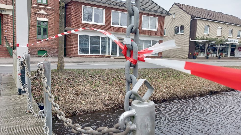 Flatterbänder wie hier in Rhauderfehn werden noch auf unbestimmte Zeit das Gemeindebild prägen. Foto: Scherzer