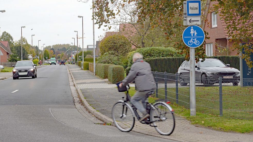 Fahrradwege in Moormerland sind nicht immer einladend. Das soll besser werden. Foto: Lüppen/Archiv