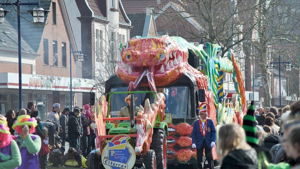 Am Sonntag ziehen wieder die Narren durch Papenburg. Archivfoto: Lohmann