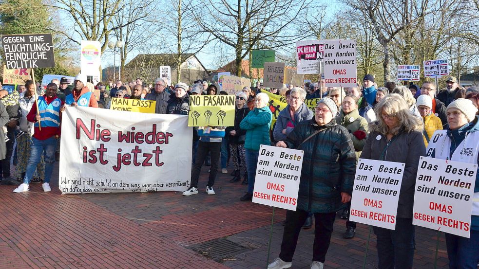 Viele Teilnehmer der Demonstration hatten Plakate oder Banner mitgebracht. Foto: Lehmann