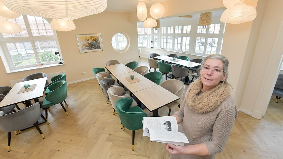 Bärbel Klein, hier im Café, ist in der Villa Popken für die Vermietung und Verwaltung zuständig. Foto: Ortgies