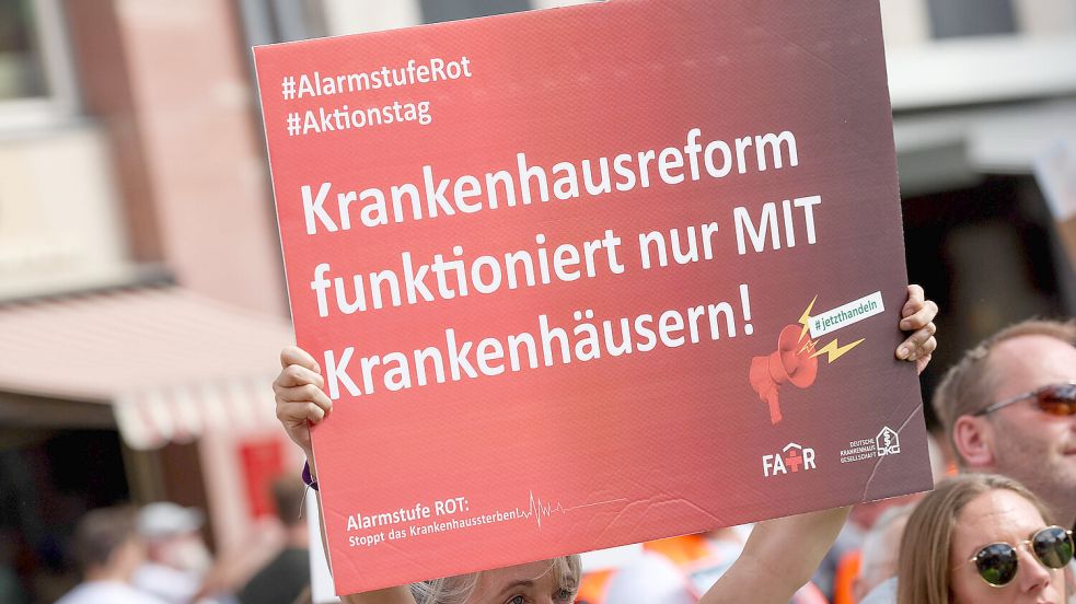 Mit Warnstreiks hat die Deutsche Krankenhausgesellschaft im vergangenen Herbst gegen die Krankenhausreform und das Kliniksterben protestiert. Foto: IMAGO/HMB-Media