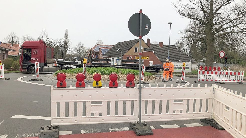 Ampeln Regeln Den Verkehr: Kreisel In Collinghorst Halbseitig Für ...