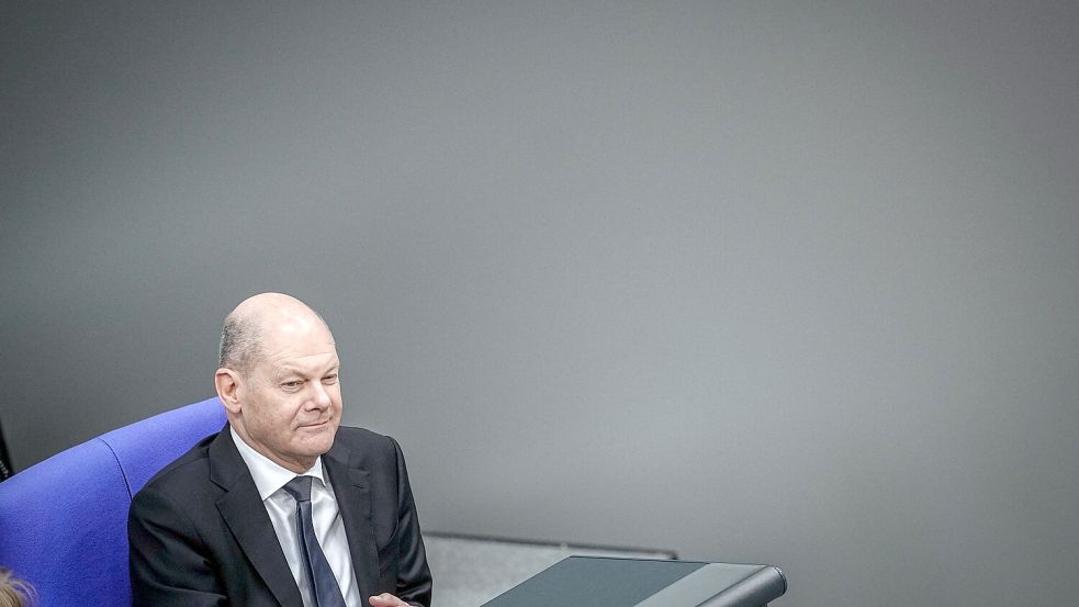 Kanzler Olaf Scholz im Bundestag: Man werde Putin „damit nicht durchkommen lassen“. Foto: Kay Nietfeld