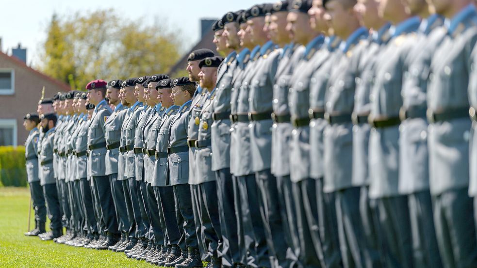 Trotz aller Anstrengungen bildet die Bundeswehr zu wenig Rekruten aus. Foto: Philipp Schulze/dpa