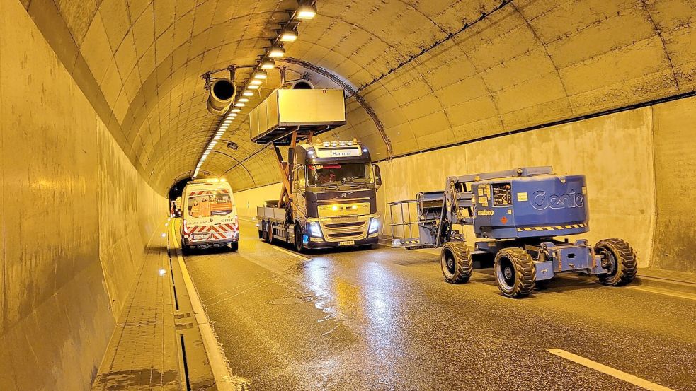 Bis zu 25 Menschen, dazu Fahrzeuge und viele Gerätschaften werden während der nächtlichen Sperrungen im Wesertunnel sein. Foto: Nds. Landesbehörde für Straßenbau und Verkehr