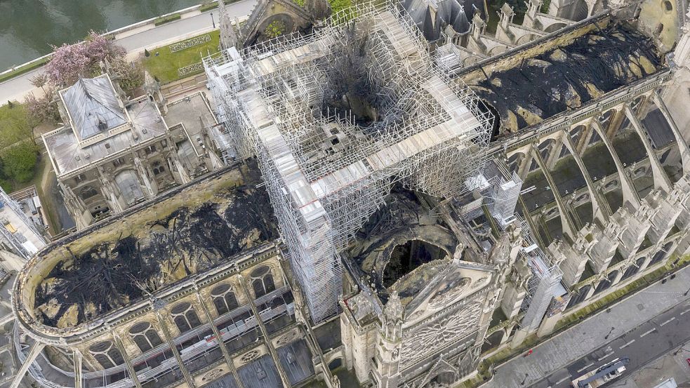 April 2019: Nach dem Brand von Notre-Dame waren großen Teile des Pariser Wahrzeichens zerstört. Foto: dpa/Gigarama.ru