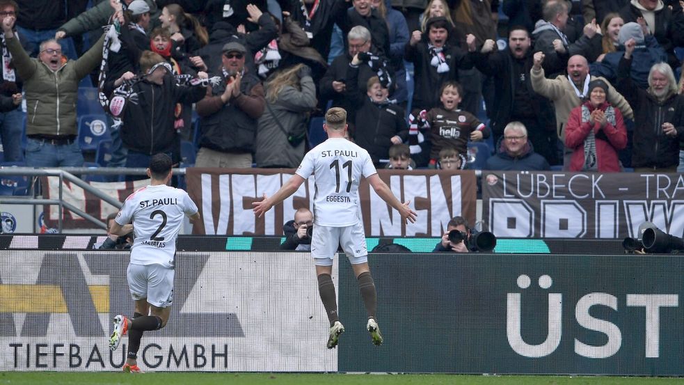 2 Liga St Pauli Wieder Auf Aufstiegskurs Ksc Schlägt Hertha