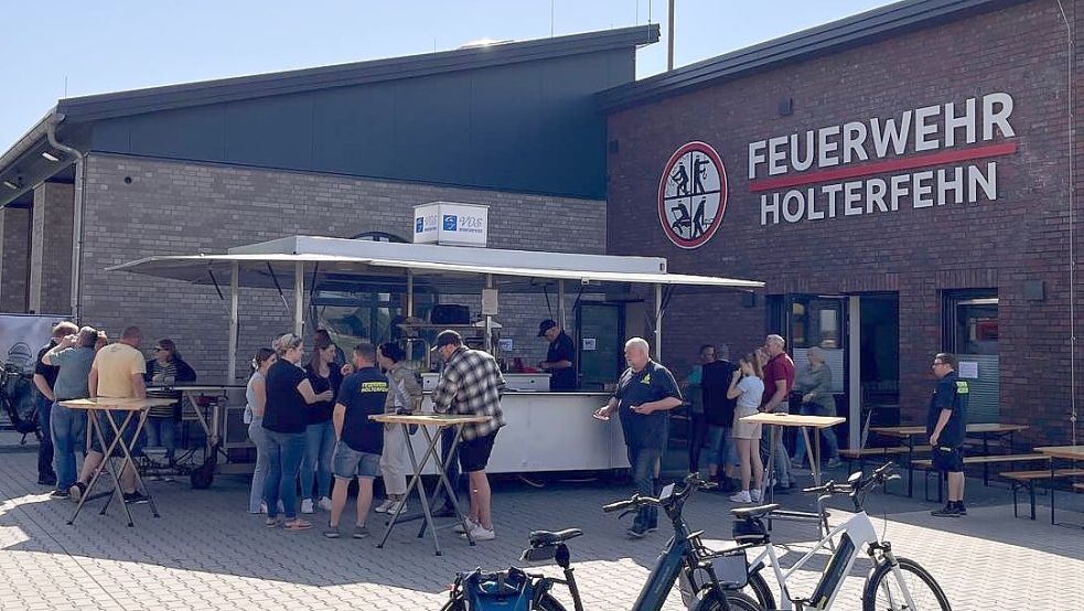 Um 11 Uhr kamen die ersten Gäste zum Frühschoppen nach Holterfehn. Foto: privat