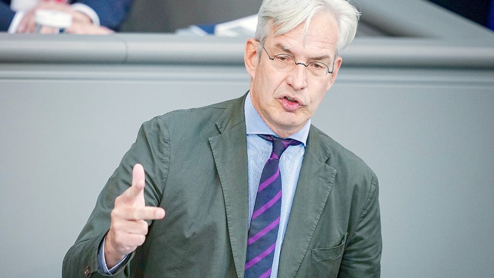 CDU-Mann Mathias Middelberg sieht im neuen Grundsatzprogramm keine Abkehr von Angela Merkel. Aber nicht alles gefällt ihm. Foto: Kay Nietfeld