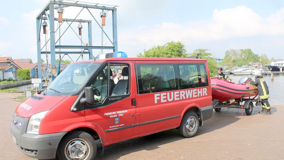 Die Feuerwehr war mit mehreren Fahrzeugen im Einsatz. Foto: Rand